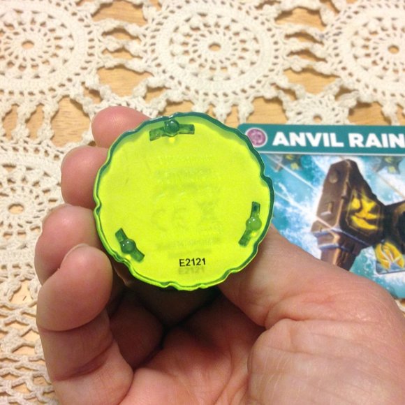 Skylanders Spyro’s Adventure Anvil Rain Action Figure and collectors card - Picture 6 of 9